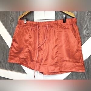 B16.32 NWOT Amazon Pumpkin Orange Women’s Shorts with Pockets front and back XXL